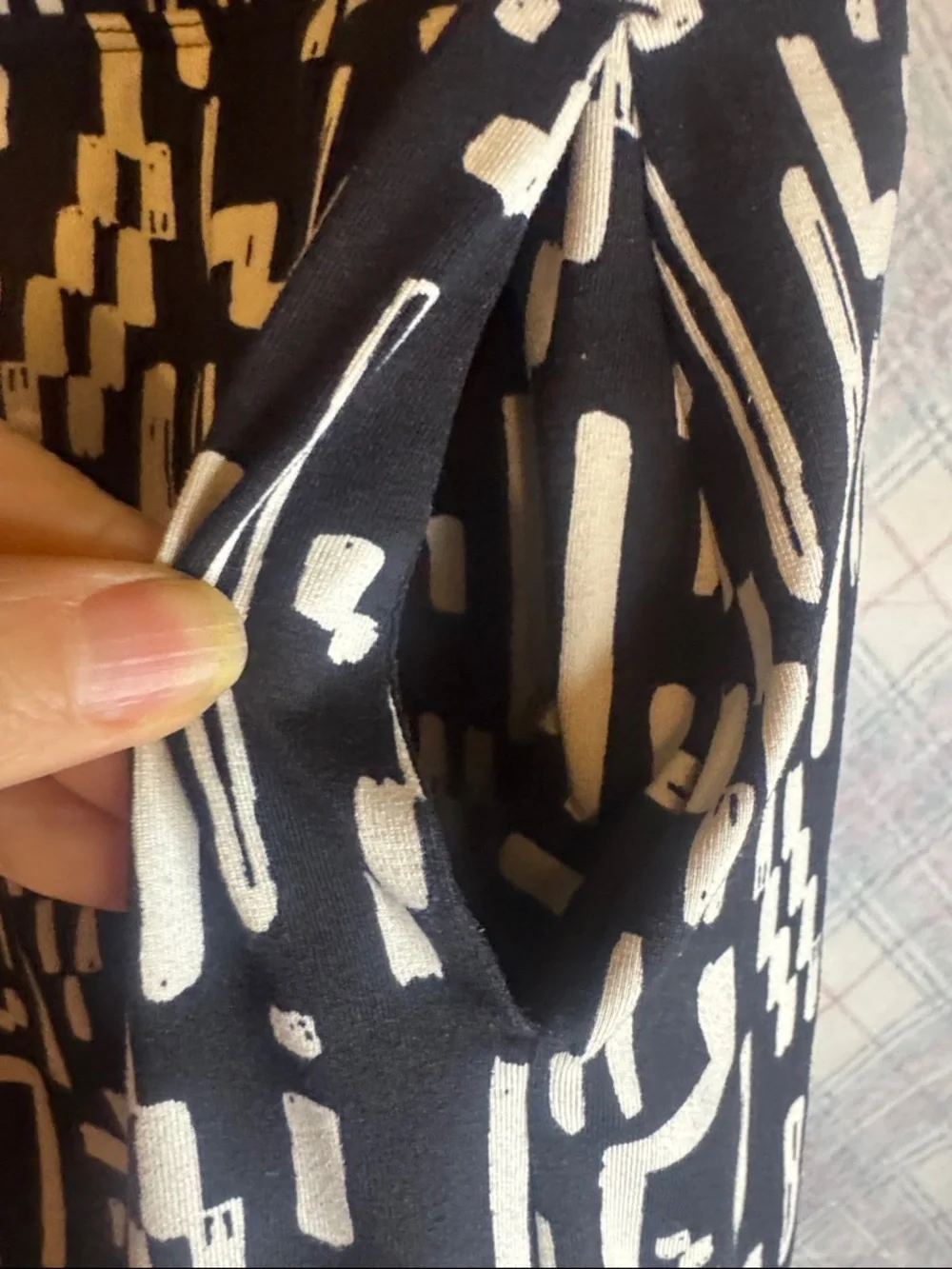Title Nine Black & White Abstract Print Skort - Picture 3 of 5